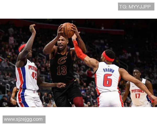 NBA赛场突发小插曲裁判如何应对与判罚细则解析