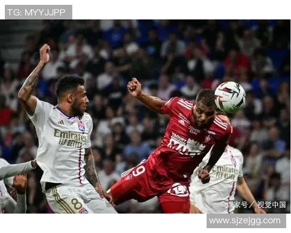 战术解析：巴黎圣日耳曼如何通过精准部署掌控比赛节奏